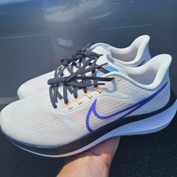 New women's Nike zoom pegasus 39. - Picture 3 of 4